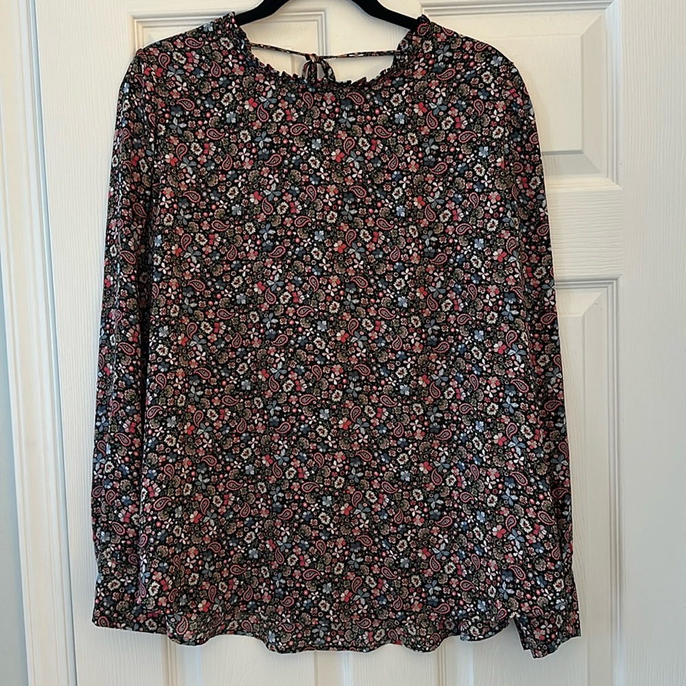 V Back blouse with tie